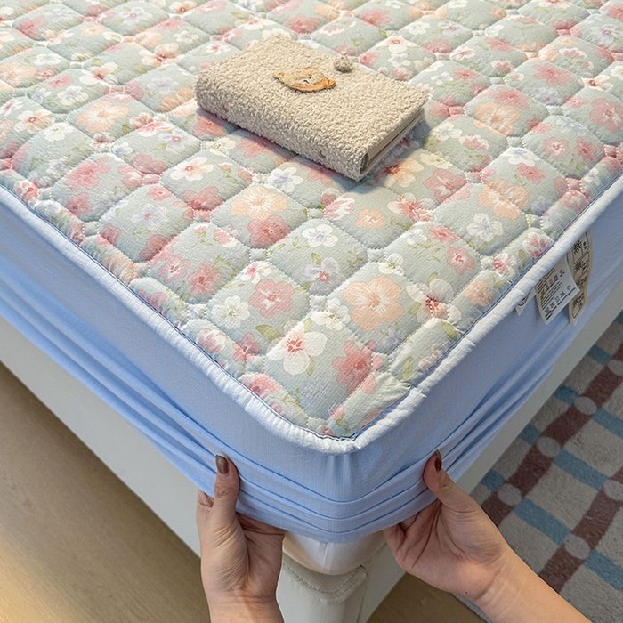 91家纺网 家纺一手货源 找家纺 丝芙妮家居（原乐视家纺） 2025新款A类亲肤云朵棉夹棉保暖床笠 蓝萱花町