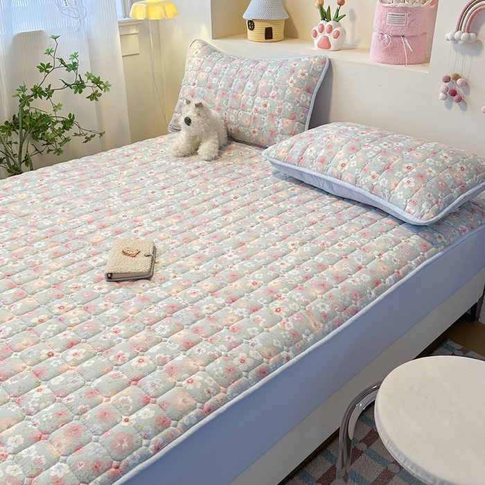 91家纺网 家纺一手货源 找家纺 丝芙妮家居（原乐视家纺） 2025新款A类亲肤云朵棉夹棉保暖床笠 蓝萱花町