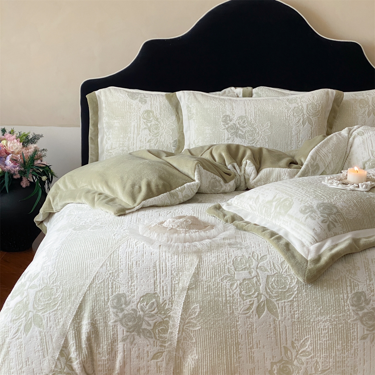 91家纺网 家纺一手货源 找家纺 馨蕊 2025新款意大利进口雕花绒拼角工艺秋冬轻奢煦暖绒系列-绒初雪 会员-10【券后控价268/288】 绒初雪-空山绿