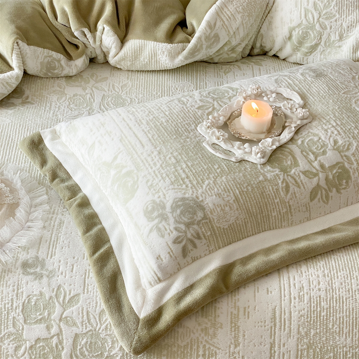 91家纺网 家纺一手货源 找家纺 馨蕊 2025新款意大利进口雕花绒拼角工艺秋冬轻奢煦暖绒系列-绒初雪 会员-10【券后控价268/288】 绒初雪-空山绿