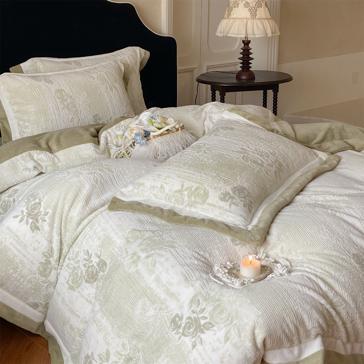 91家纺网 家纺一手货源 找家纺 馨蕊 2025新款意大利进口雕花绒拼角工艺秋冬轻奢煦暖绒系列-绒初雪 会员-10【券后控价268/288】 绒初雪-空山绿