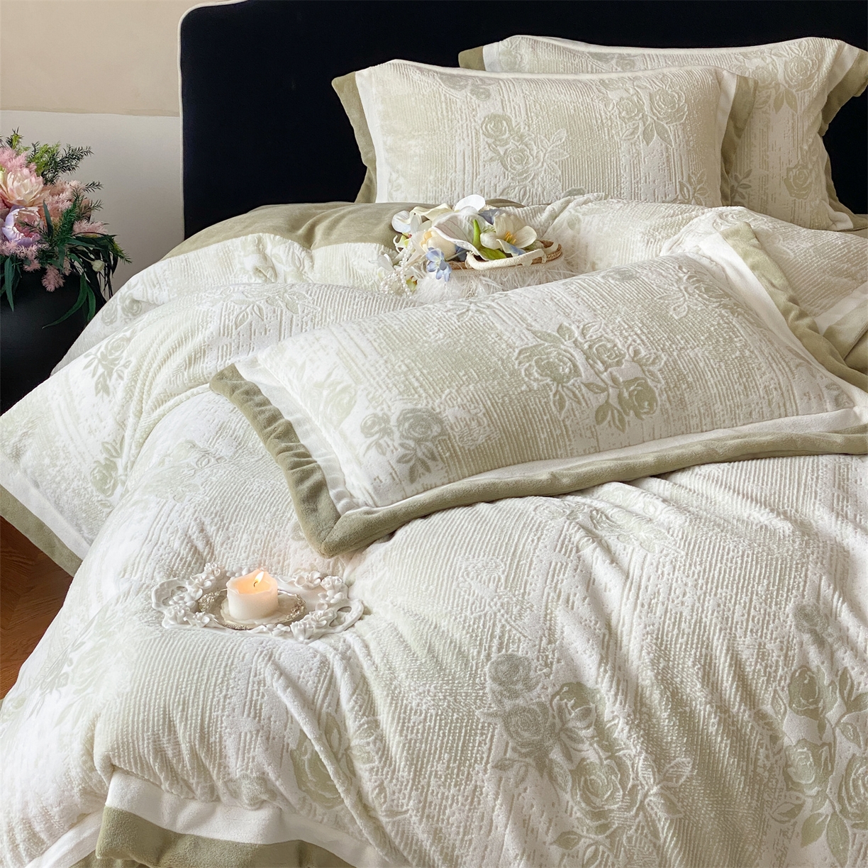 91家纺网 家纺一手货源 找家纺 馨蕊 2025新款意大利进口雕花绒拼角工艺秋冬轻奢煦暖绒系列-绒初雪 会员-10【券后控价268/288】 绒初雪-空山绿