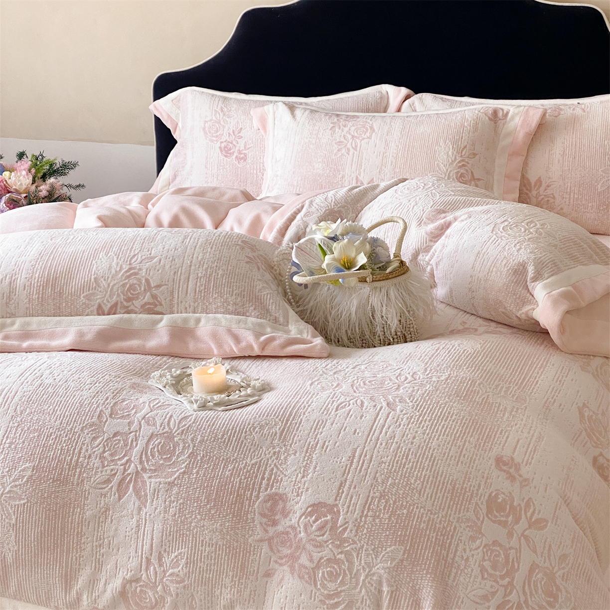 91家纺网 家纺一手货源 找家纺 馨蕊 2025新款意大利进口雕花绒拼角工艺秋冬轻奢煦暖绒系列-绒初雪 会员-10【券后控价268/288】 绒初雪-蔷薇粉