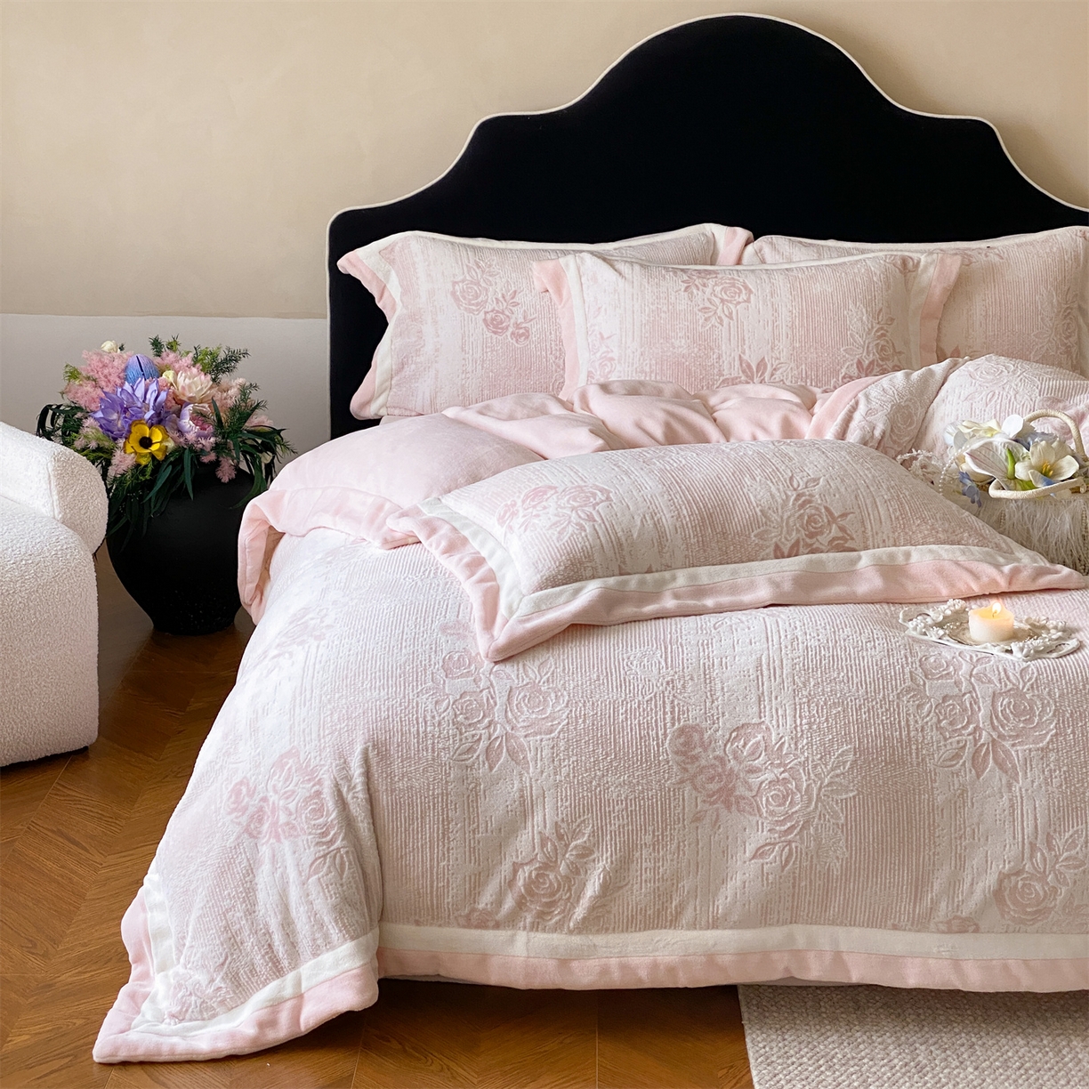 91家纺网 家纺一手货源 找家纺 馨蕊 2025新款意大利进口雕花绒拼角工艺秋冬轻奢煦暖绒系列-绒初雪 会员-10【券后控价268/288】 绒初雪-蔷薇粉