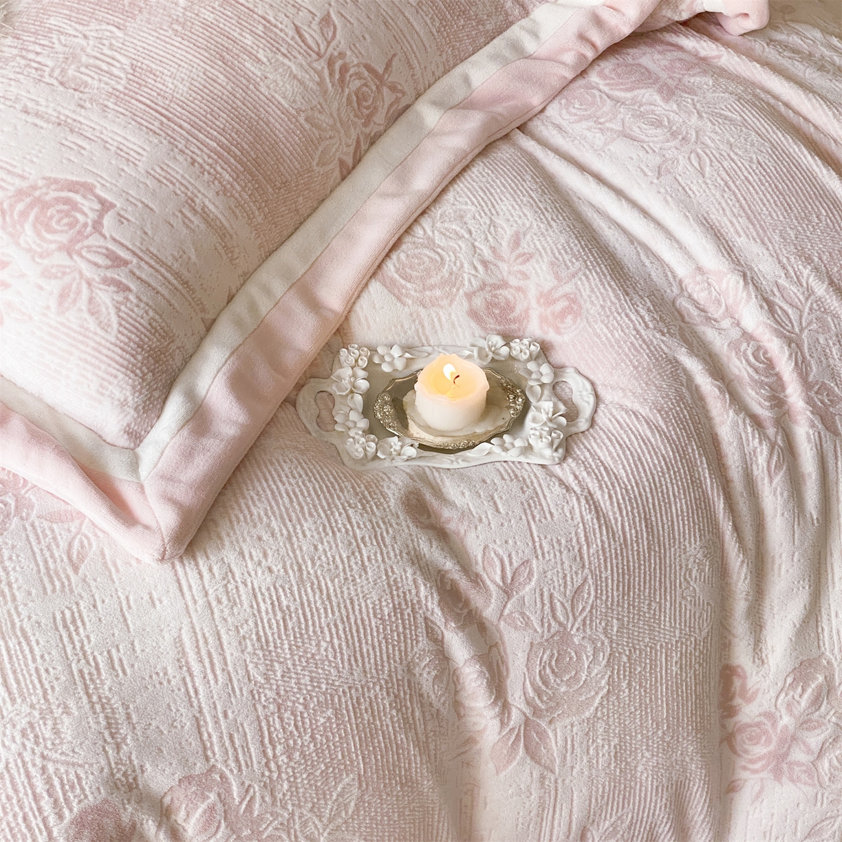 91家纺网 家纺一手货源 找家纺 馨蕊 2025新款意大利进口雕花绒拼角工艺秋冬轻奢煦暖绒系列-绒初雪 会员-10【券后控价268/288】 绒初雪-蔷薇粉