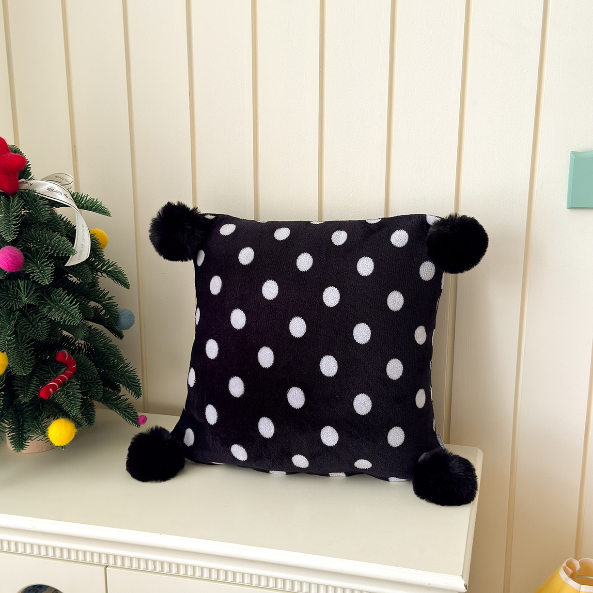 贝扬思家纺 2025新款牛奶绒可爱毛球长抱枕靠枕系列 芝麻块块-小方靠