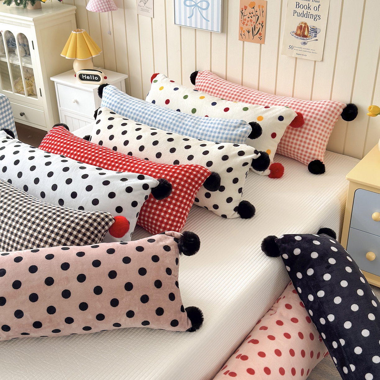 贝扬思家纺 2025新款牛奶绒可爱毛球长抱枕靠枕系列 组合图--短枕