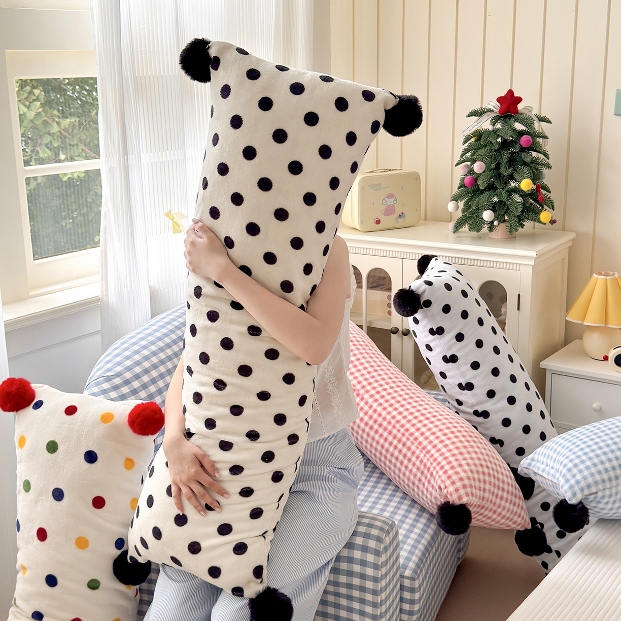 贝扬思家纺 2025新款牛奶绒可爱毛球长抱枕靠枕系列 白糖啵啵--长枕