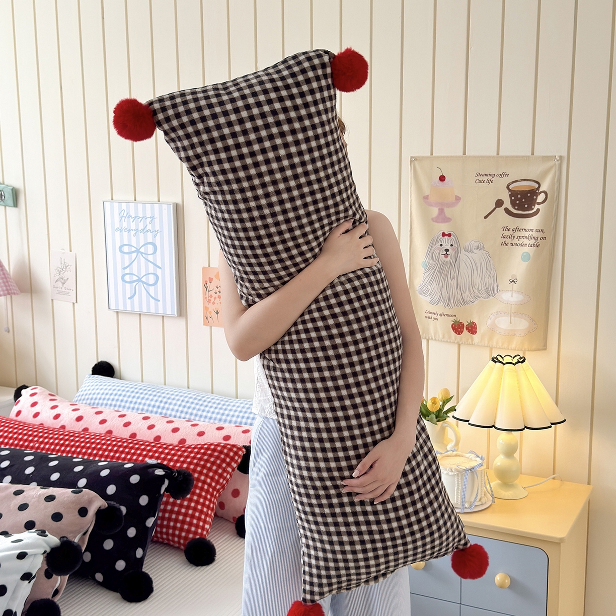 贝扬思家纺 2025新款牛奶绒可爱毛球长抱枕靠枕系列 黑格啵啵-长枕