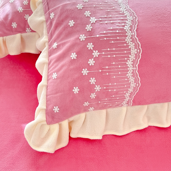 91家纺网 家纺一手货源 找家纺 （总）2025新款牛奶绒刺绣花边四件套-悠梦