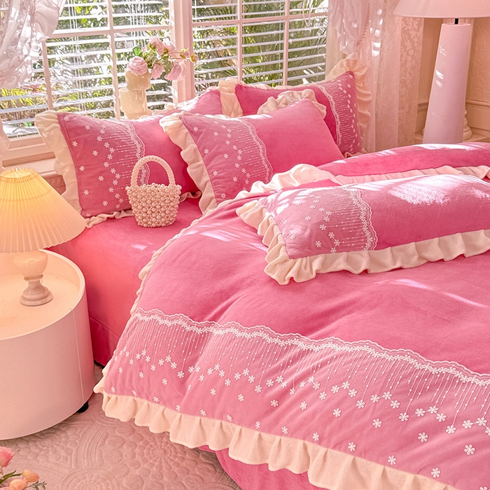 91家纺网 家纺一手货源 找家纺 （总）2025新款牛奶绒刺绣花边四件套-悠梦