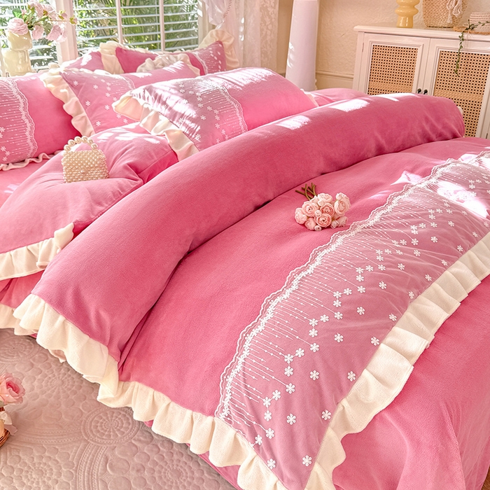 91家纺网 家纺一手货源 找家纺 （总）2025新款牛奶绒刺绣花边四件套-悠梦