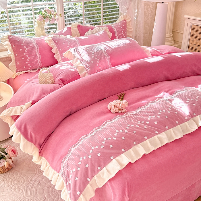 91家纺网 家纺一手货源 找家纺 （总）2025新款牛奶绒刺绣花边四件套-悠梦