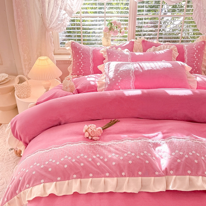 91家纺网 家纺一手货源 找家纺 （总）2025新款牛奶绒刺绣花边四件套-悠梦