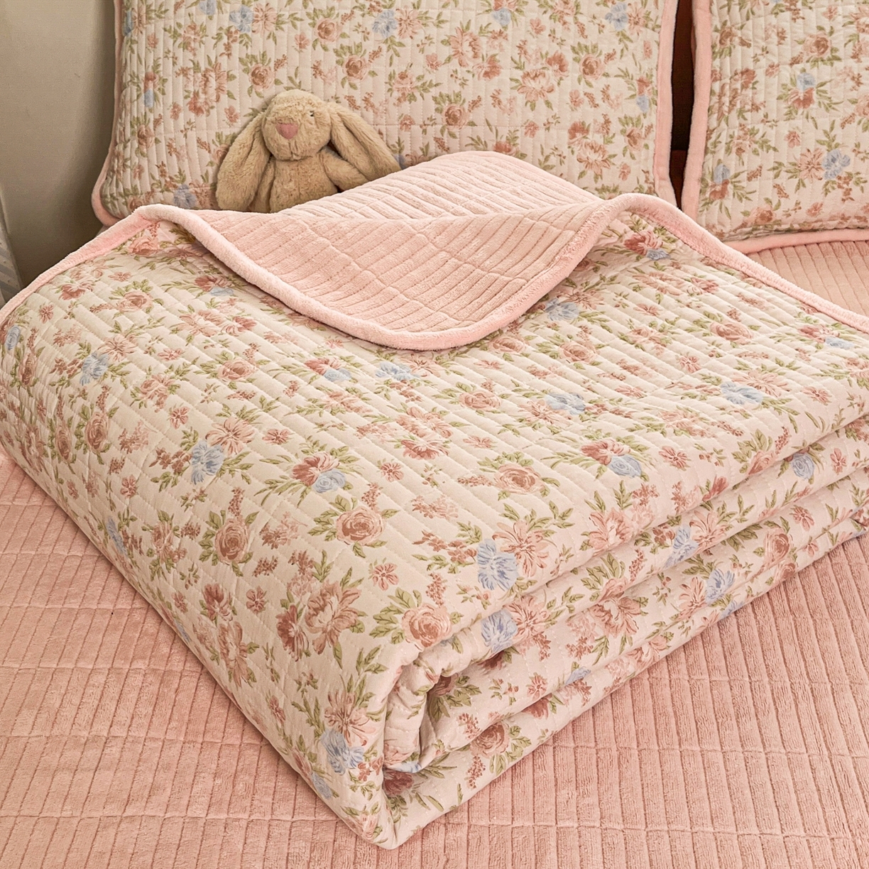 91家纺网 家纺一手货源 找家纺 （总）瑞钰 2025新款A类双层纱印花夹棉床盖