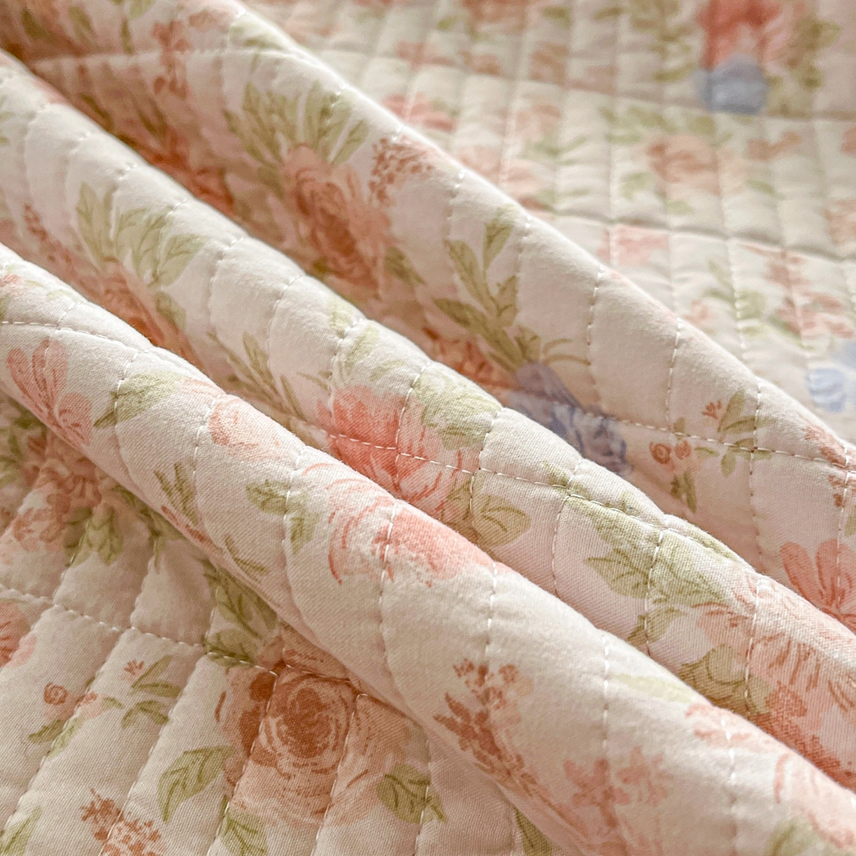 91家纺网 家纺一手货源 找家纺 瑞钰 2025新款A类双层纱印花夹棉床盖 半岛红茶