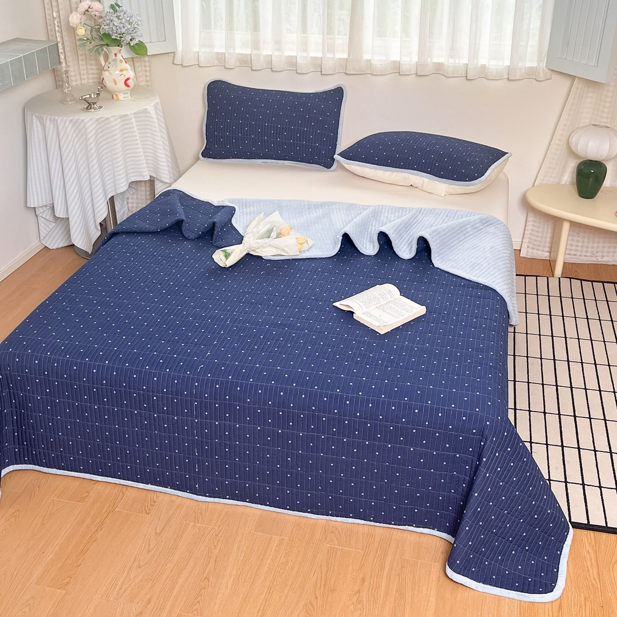 91家纺网 家纺一手货源 找家纺 瑞钰 2025新款A类双层纱印花夹棉床盖 波点蓝