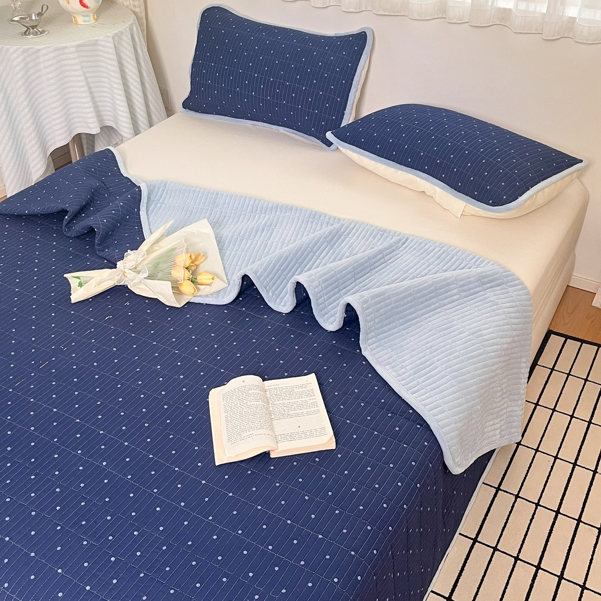 91家纺网 家纺一手货源 找家纺 瑞钰 2025新款A类双层纱印花夹棉床盖 波点蓝