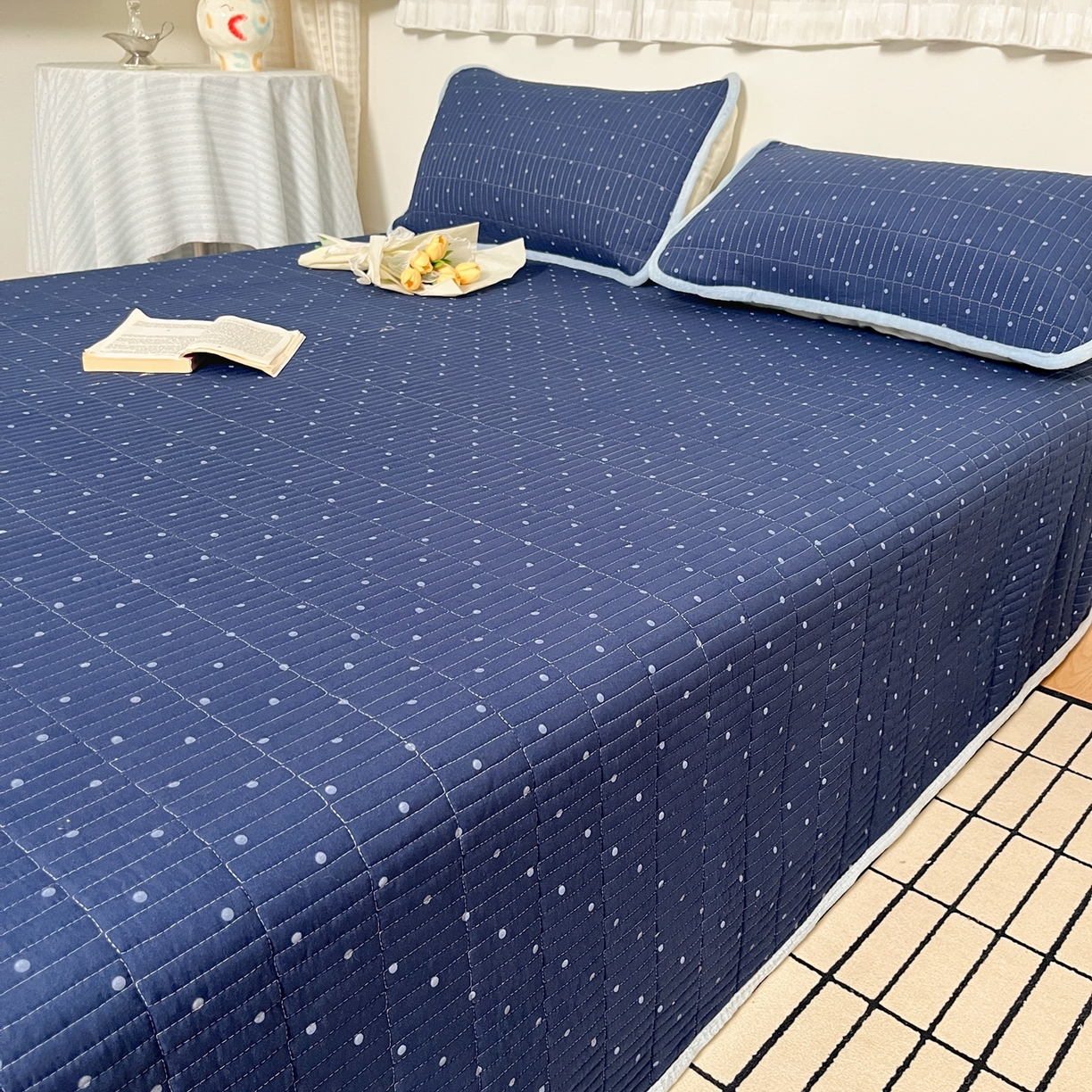 91家纺网 家纺一手货源 找家纺 瑞钰 2025新款A类双层纱印花夹棉床盖 波点蓝