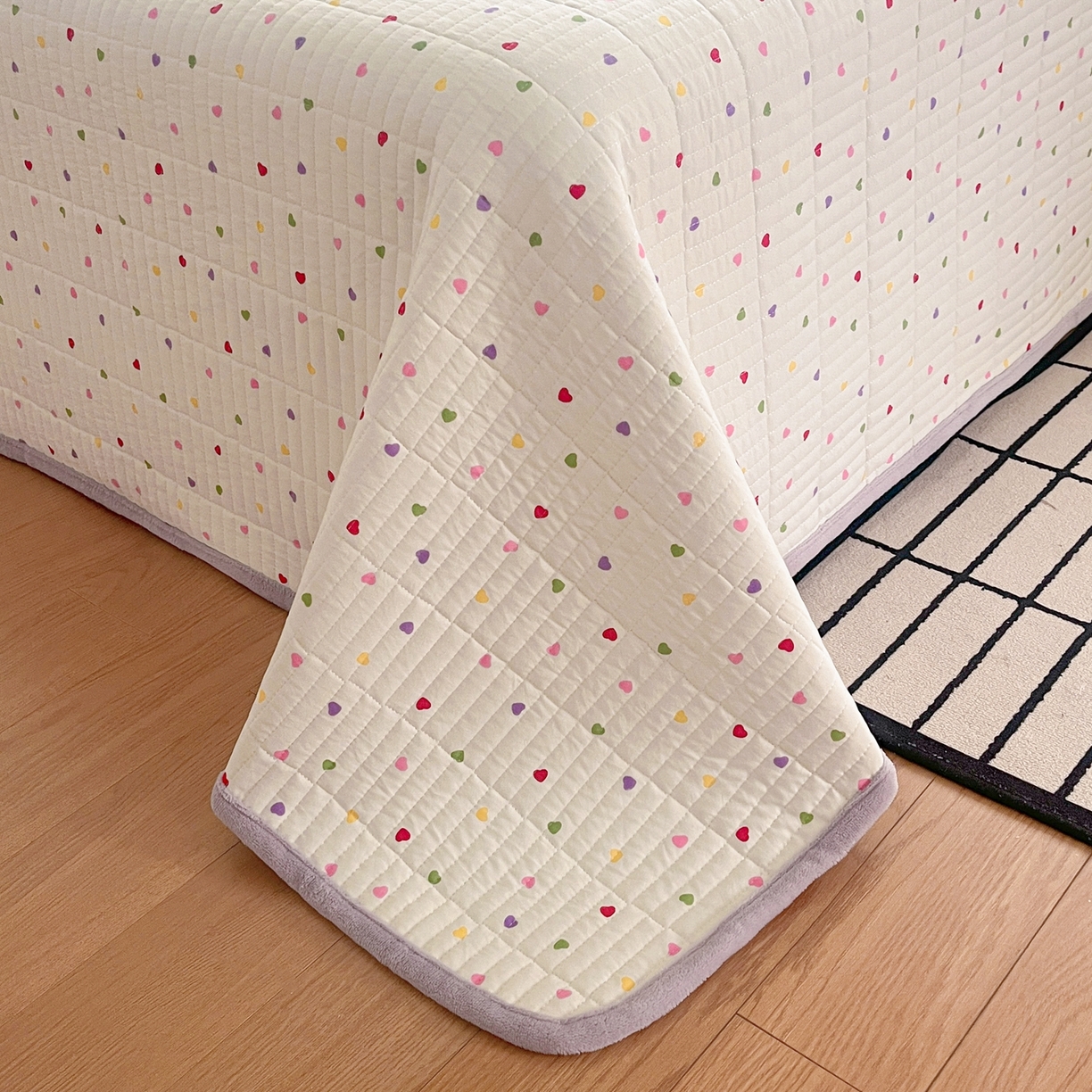 91家纺网 家纺一手货源 找家纺 瑞钰 2025新款A类双层纱印花夹棉床盖 彩色爱心