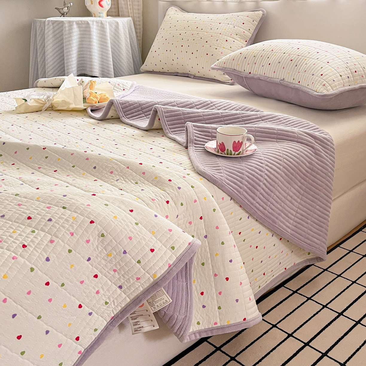 91家纺网 家纺一手货源 找家纺 瑞钰 2025新款A类双层纱印花夹棉床盖 彩色爱心