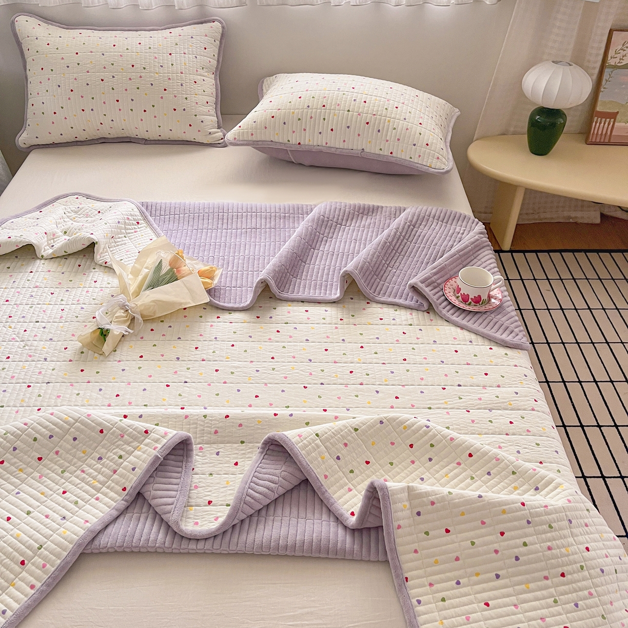 91家纺网 家纺一手货源 找家纺 瑞钰 2025新款A类双层纱印花夹棉床盖 彩色爱心