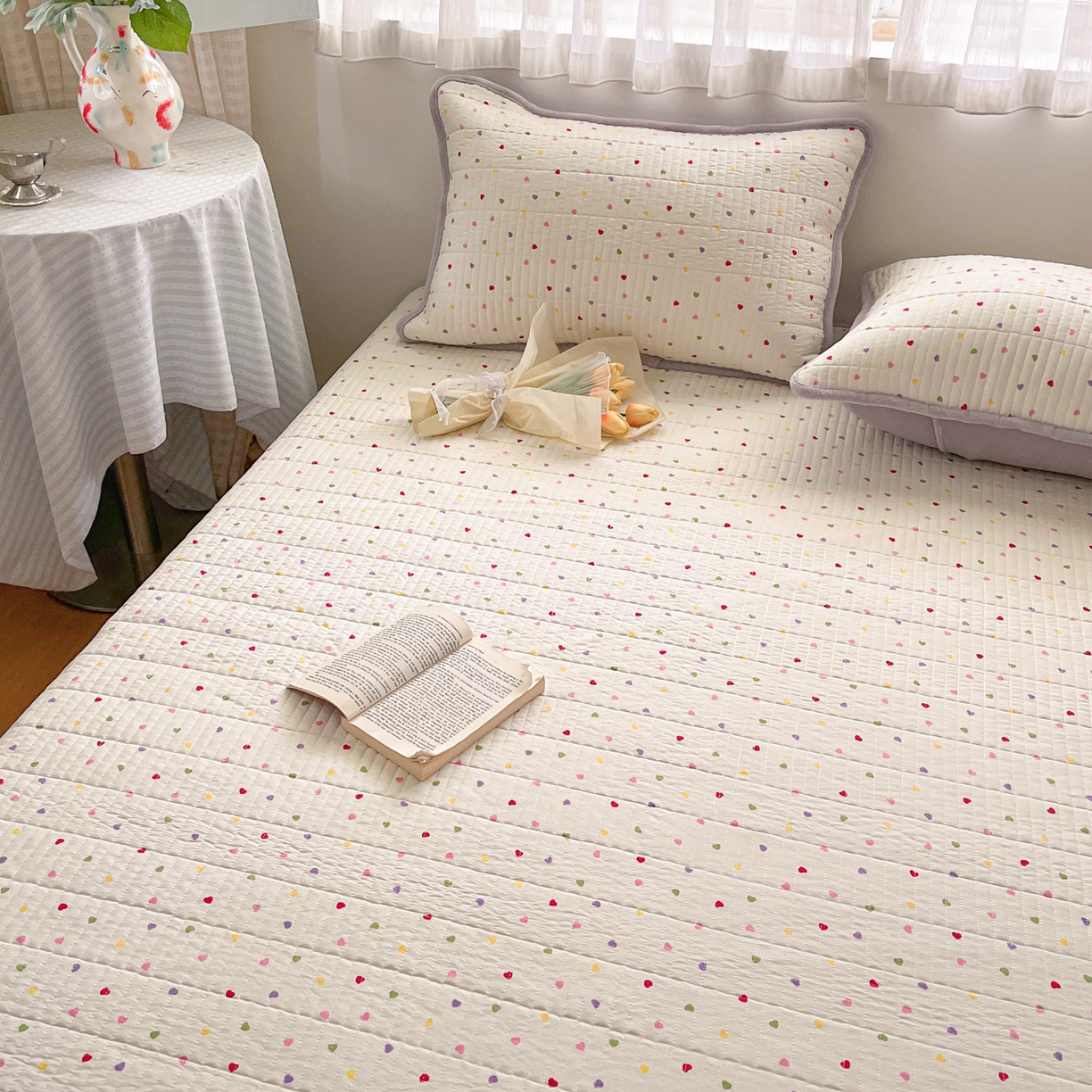 91家纺网 家纺一手货源 找家纺 瑞钰 2025新款A类双层纱印花夹棉床盖 彩色爱心