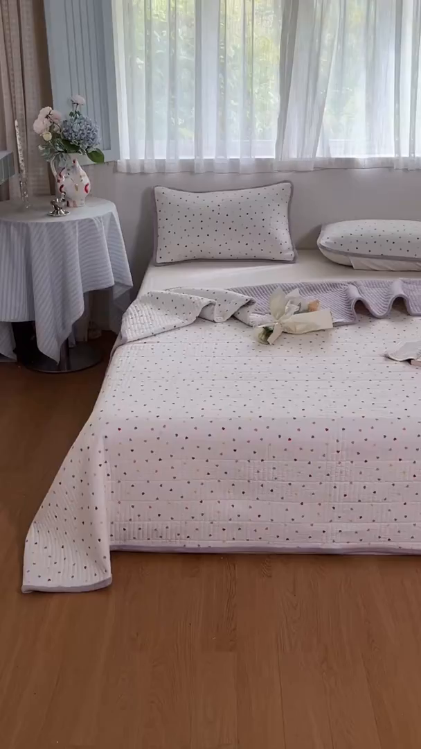 91家纺网 家纺一手货源 找家纺 瑞钰 2025新款A类双层纱印花夹棉床盖 彩色爱心