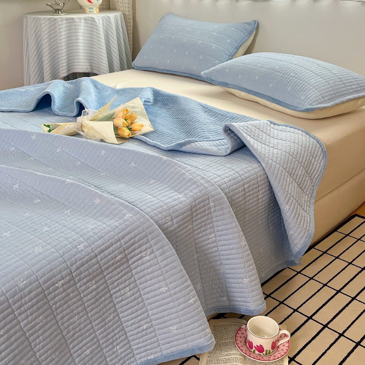 91家纺网 家纺一手货源 找家纺 瑞钰 2025新款A类双层纱印花夹棉床盖 点点蓝