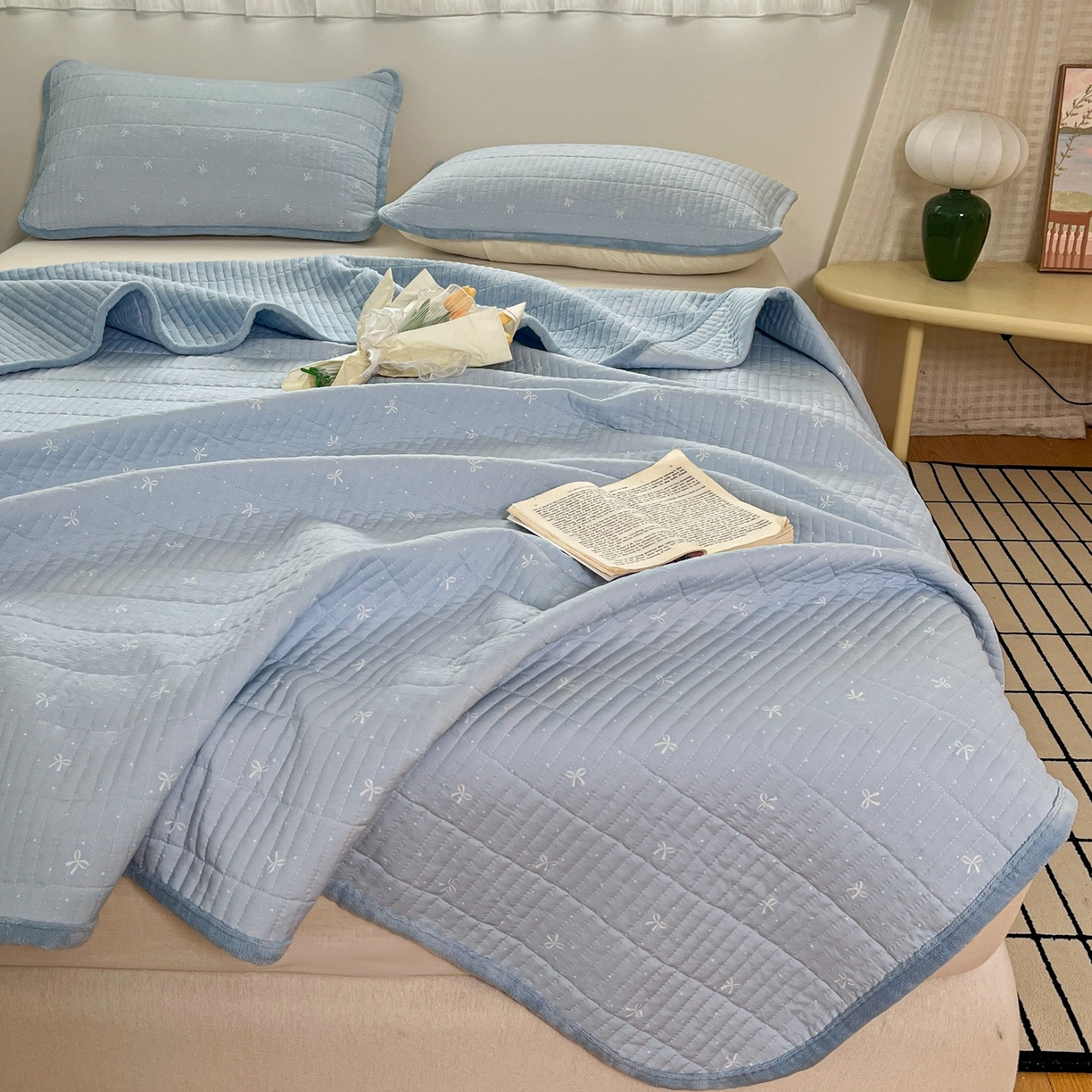 91家纺网 家纺一手货源 找家纺 瑞钰 2025新款A类双层纱印花夹棉床盖 点点蓝