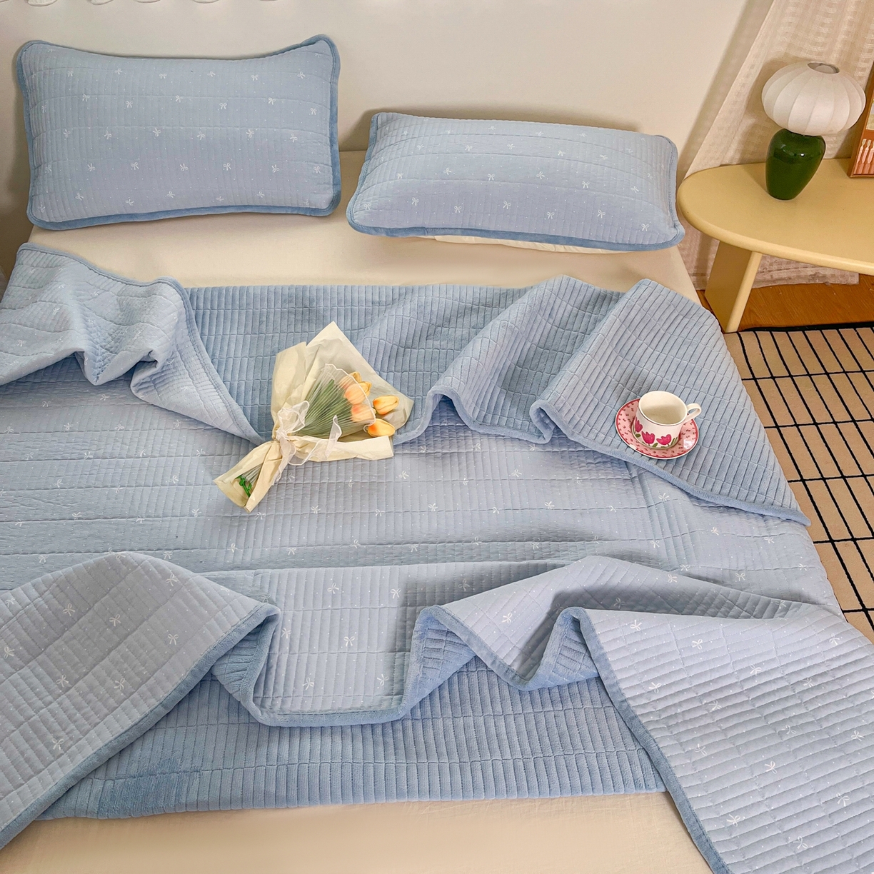 91家纺网 家纺一手货源 找家纺 瑞钰 2025新款A类双层纱印花夹棉床盖 点点蓝