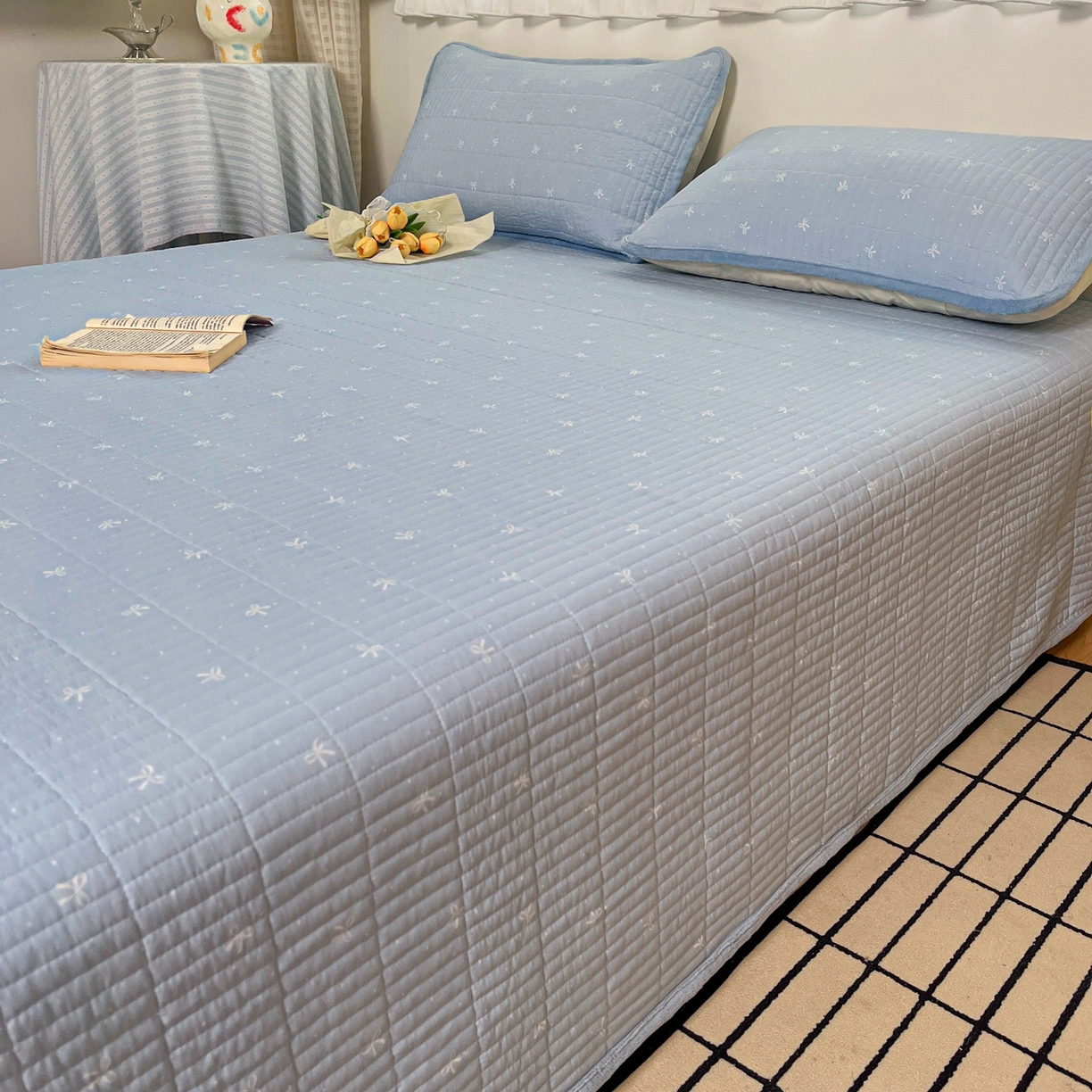 91家纺网 家纺一手货源 找家纺 瑞钰 2025新款A类双层纱印花夹棉床盖 点点蓝