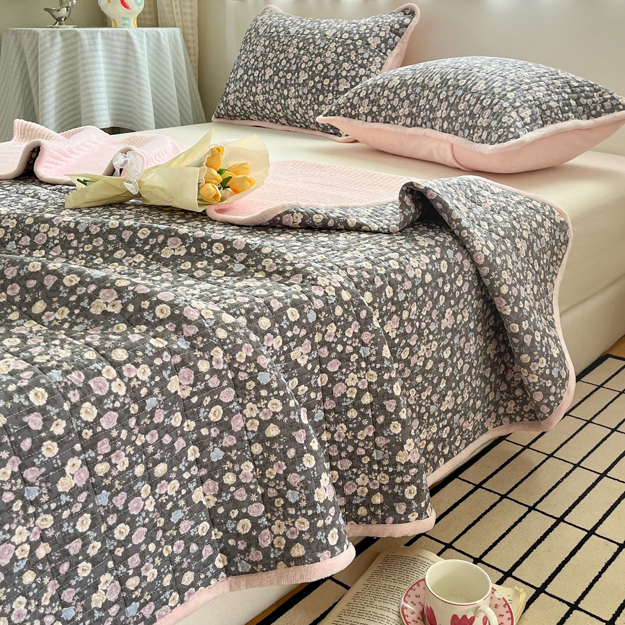 91家纺网 家纺一手货源 找家纺 瑞钰 2025新款A类双层纱印花夹棉床盖 豆寇