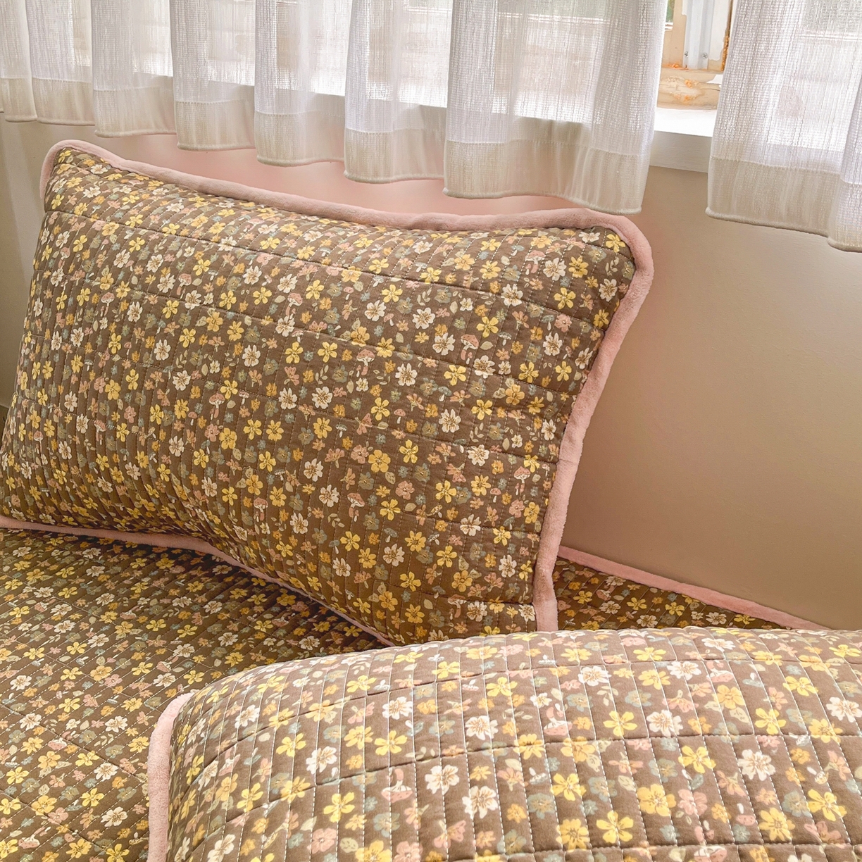 91家纺网 家纺一手货源 找家纺 瑞钰 2025新款A类双层纱印花夹棉床盖 繁花