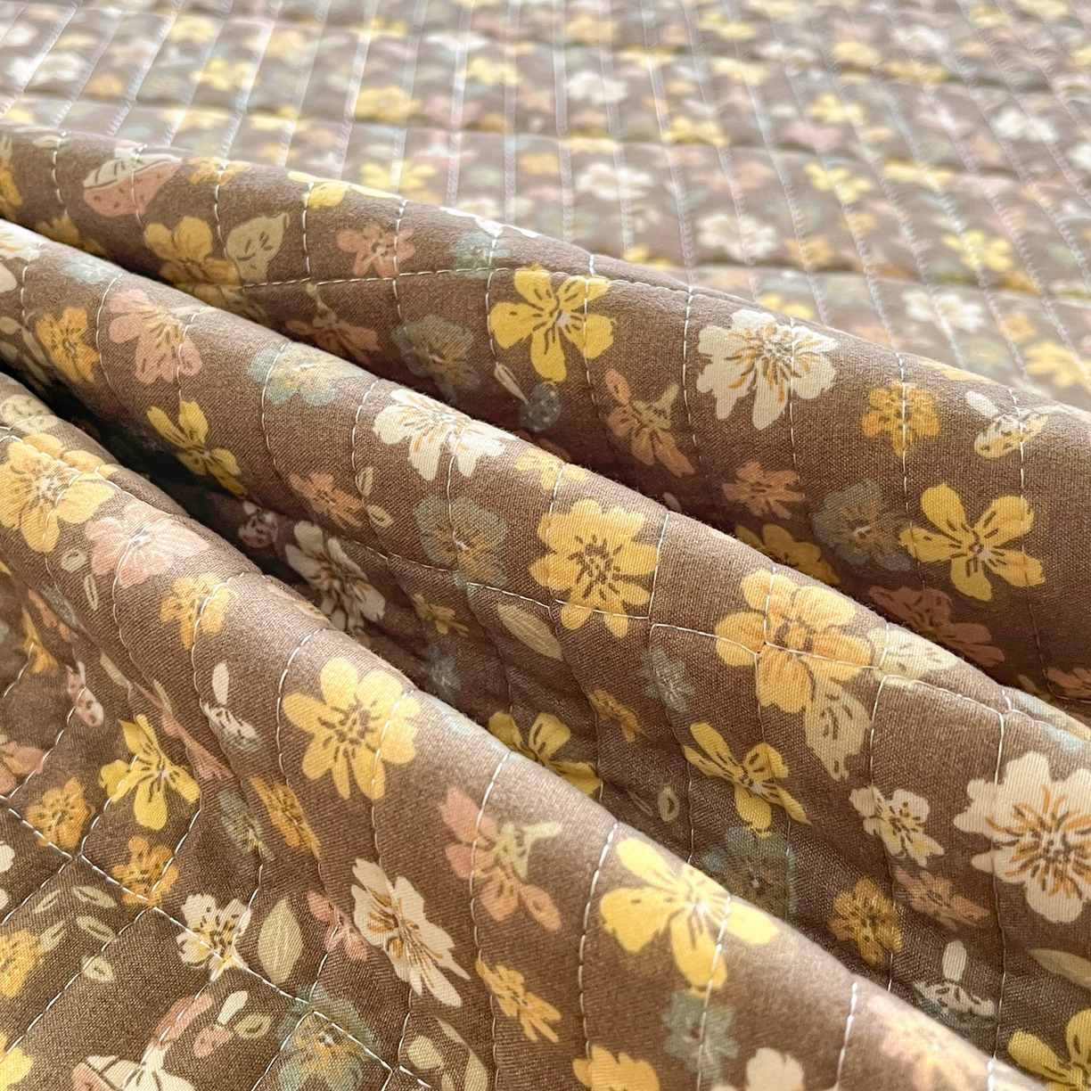 91家纺网 家纺一手货源 找家纺 瑞钰 2025新款A类双层纱印花夹棉床盖 繁花