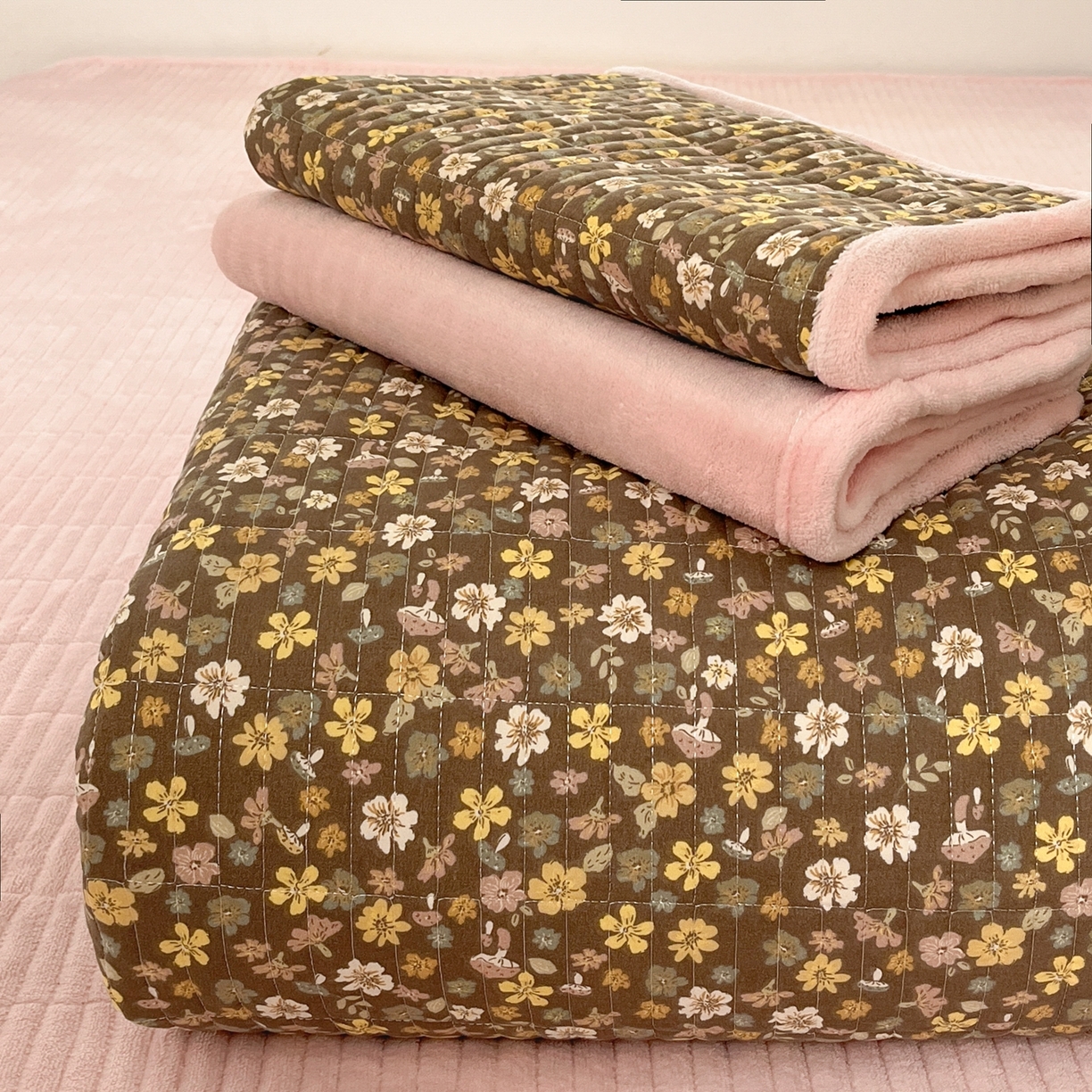 91家纺网 家纺一手货源 找家纺 瑞钰 2025新款A类双层纱印花夹棉床盖 繁花