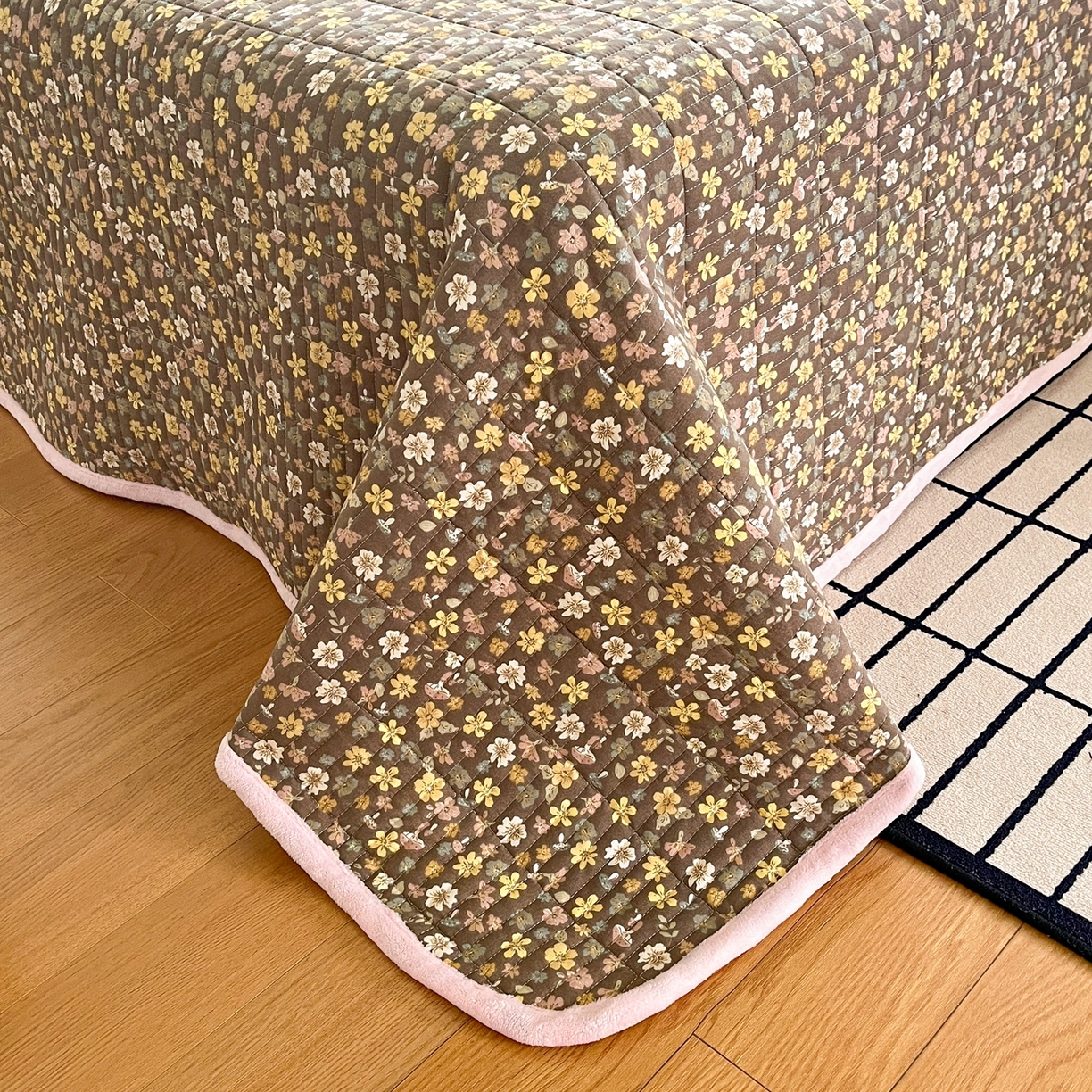 91家纺网 家纺一手货源 找家纺 瑞钰 2025新款A类双层纱印花夹棉床盖 繁花