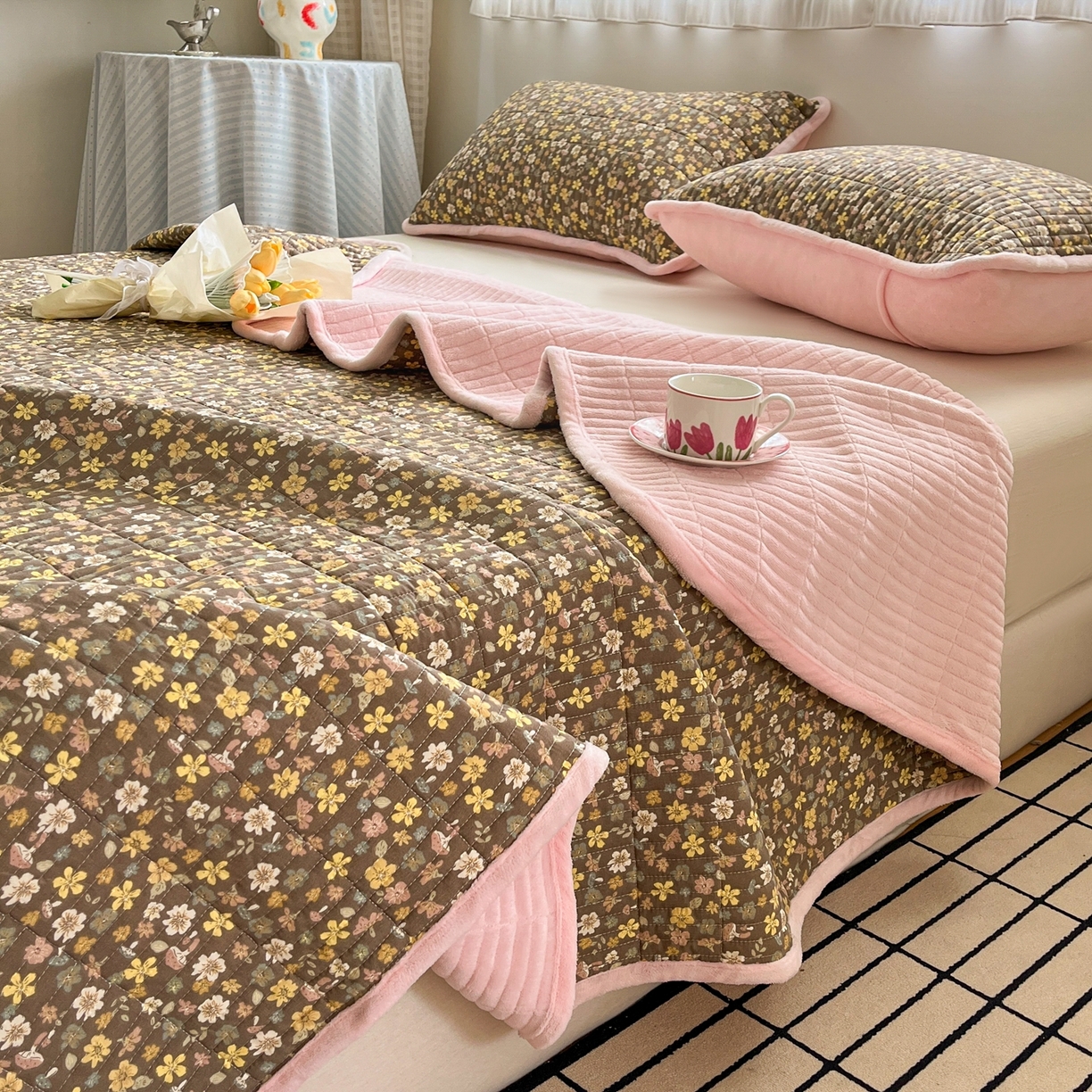 91家纺网 家纺一手货源 找家纺 瑞钰 2025新款A类双层纱印花夹棉床盖 繁花