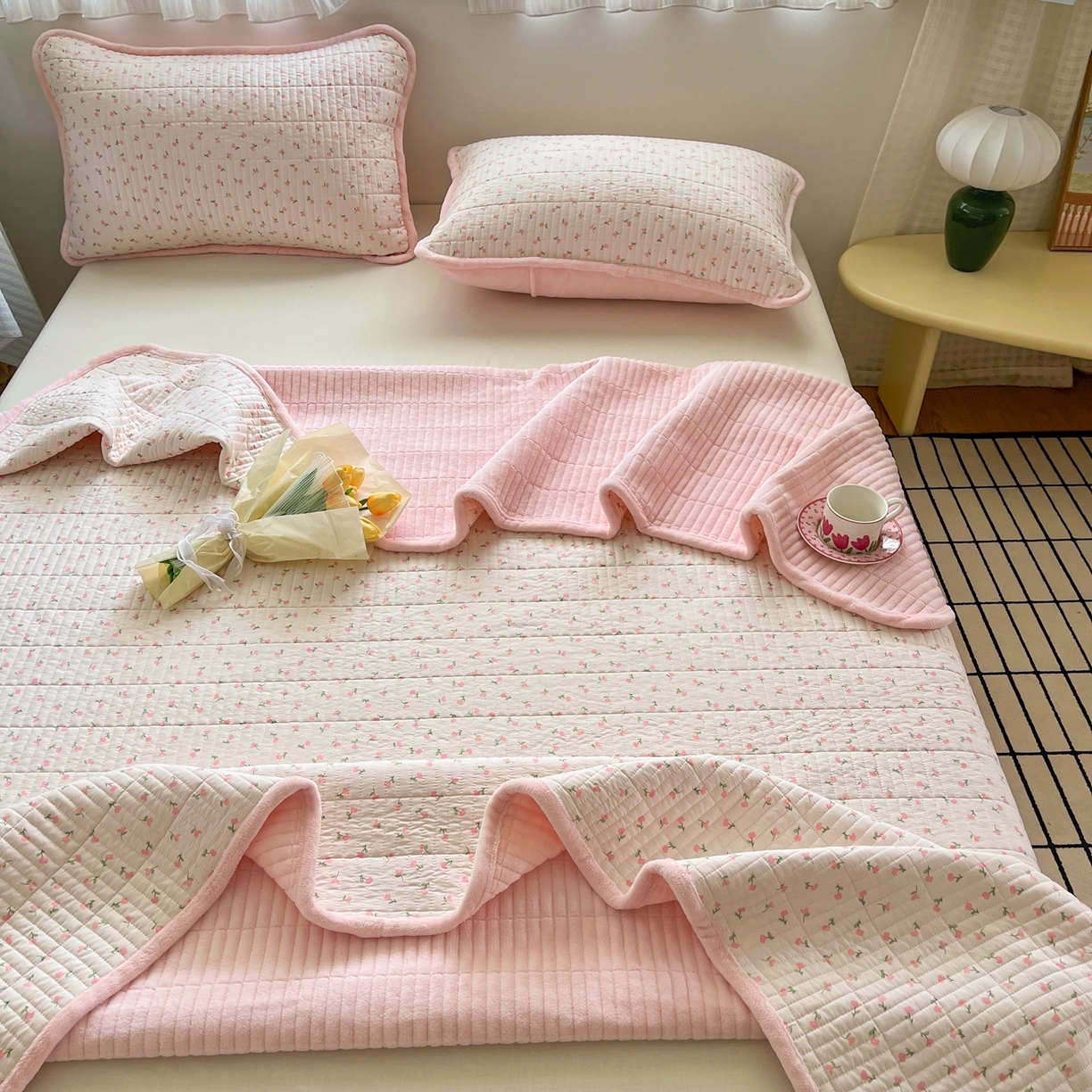 91家纺网 家纺一手货源 找家纺 瑞钰 2025新款A类双层纱印花夹棉床盖 粉玉