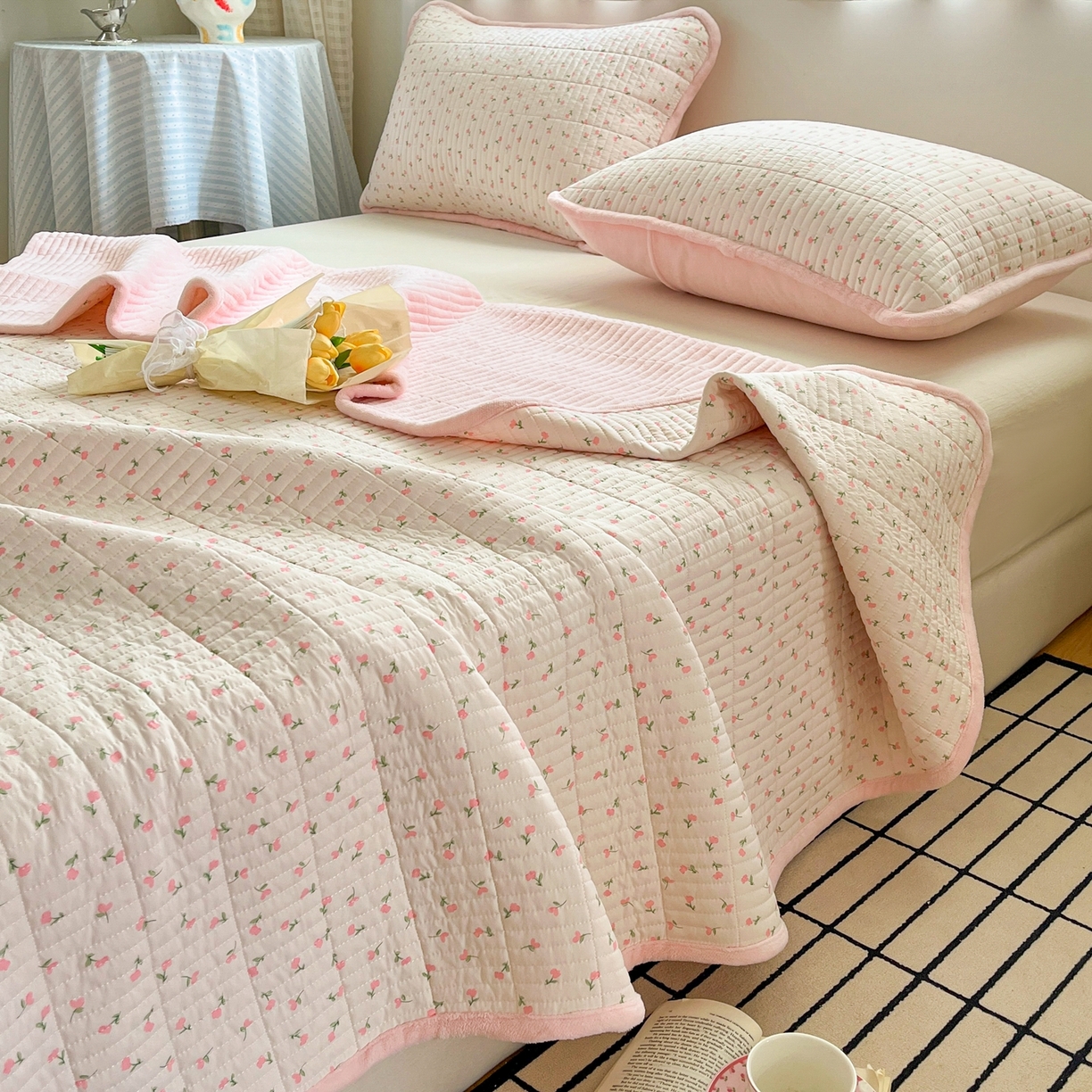 91家纺网 家纺一手货源 找家纺 瑞钰 2025新款A类双层纱印花夹棉床盖 粉玉