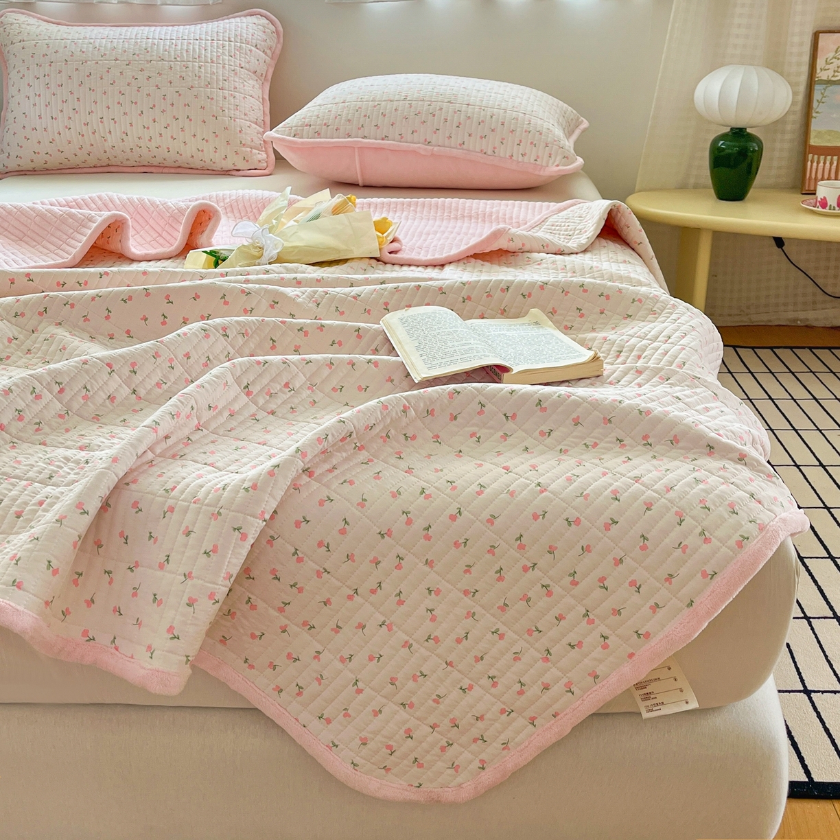 91家纺网 家纺一手货源 找家纺 瑞钰 2025新款A类双层纱印花夹棉床盖 粉玉