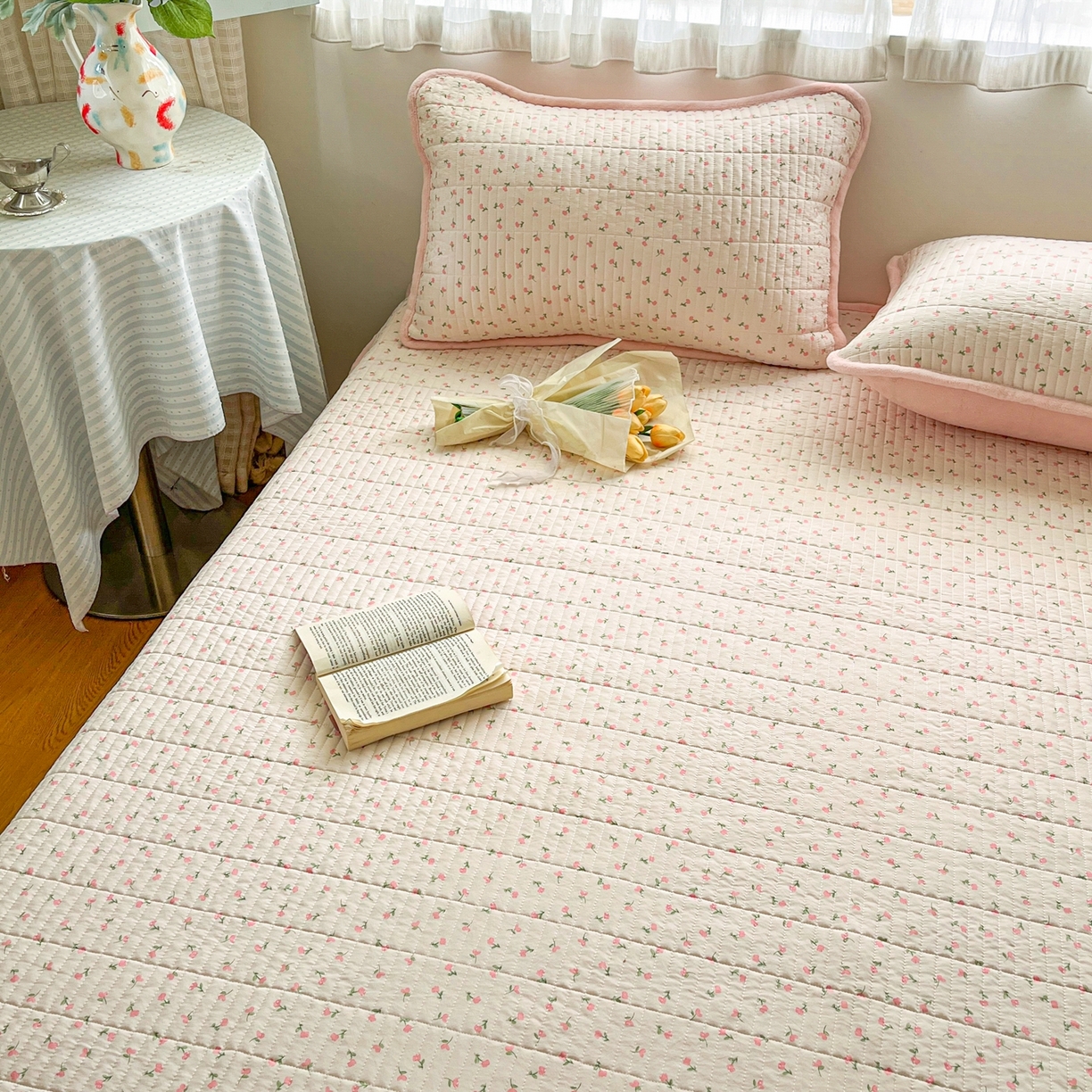 91家纺网 家纺一手货源 找家纺 瑞钰 2025新款A类双层纱印花夹棉床盖 粉玉