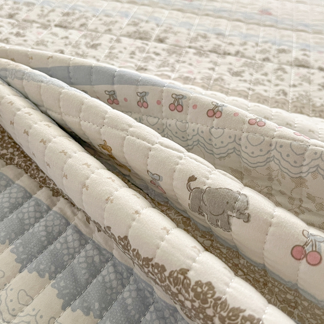 91家纺网 家纺一手货源 找家纺 瑞钰 2025新款A类双层纱印花夹棉床盖 海盐童话