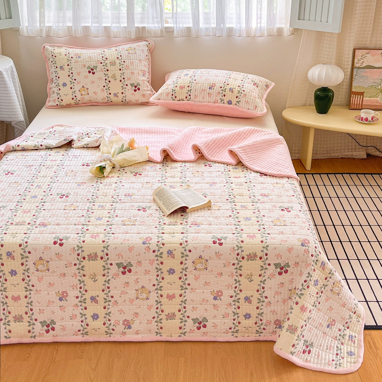 91家纺网 家纺一手货源 找家纺 瑞钰 2025新款A类双层纱印花夹棉床盖 花间兔