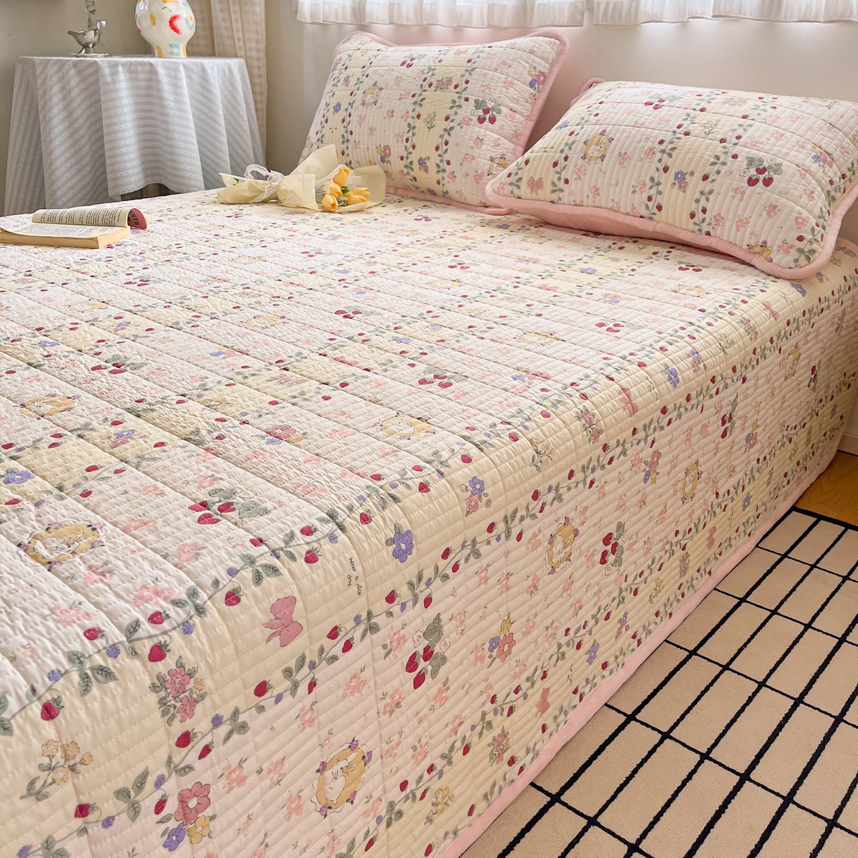 91家纺网 家纺一手货源 找家纺 瑞钰 2025新款A类双层纱印花夹棉床盖 花间兔