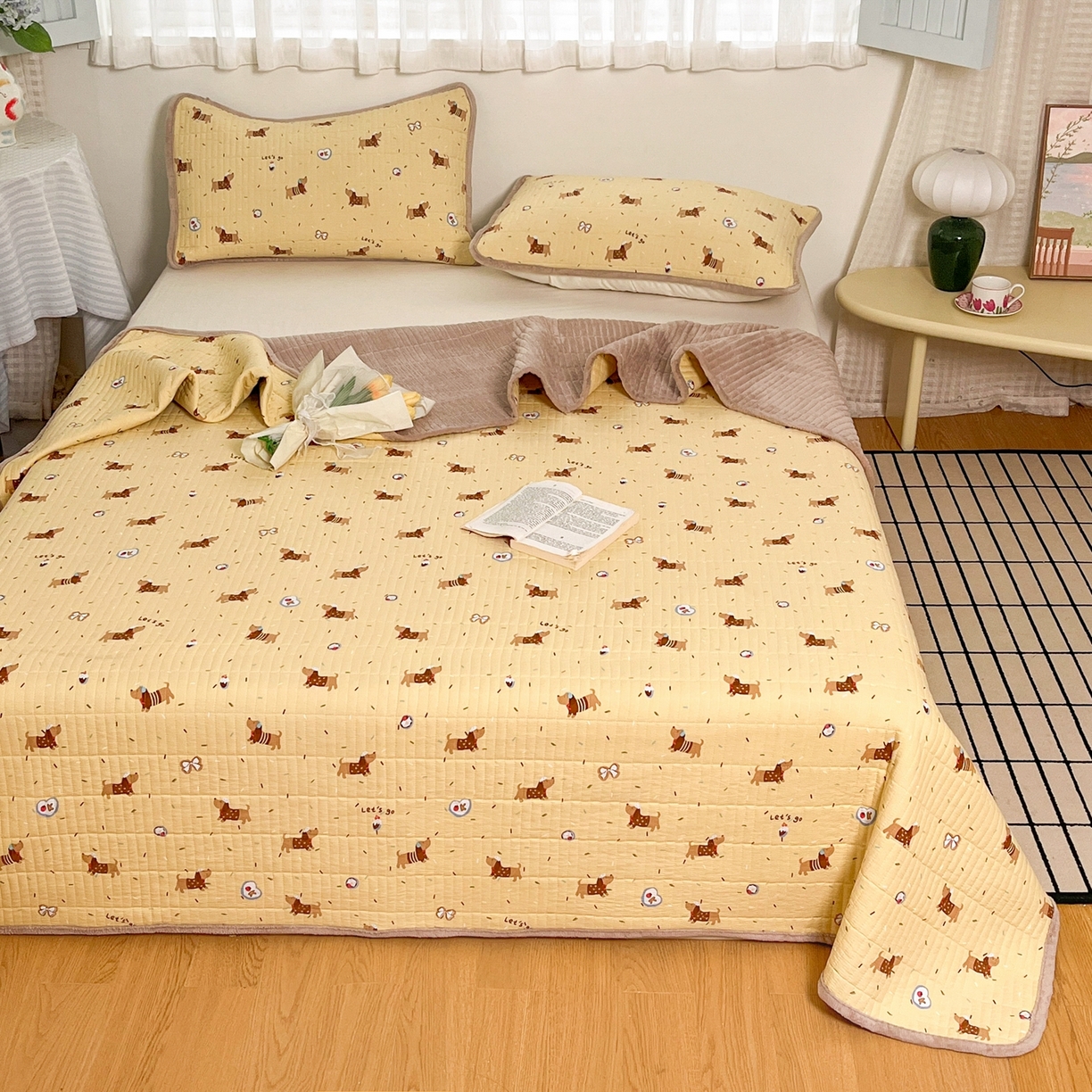 91家纺网 家纺一手货源 找家纺 瑞钰 2025新款A类双层纱印花夹棉床盖 欢天小狗