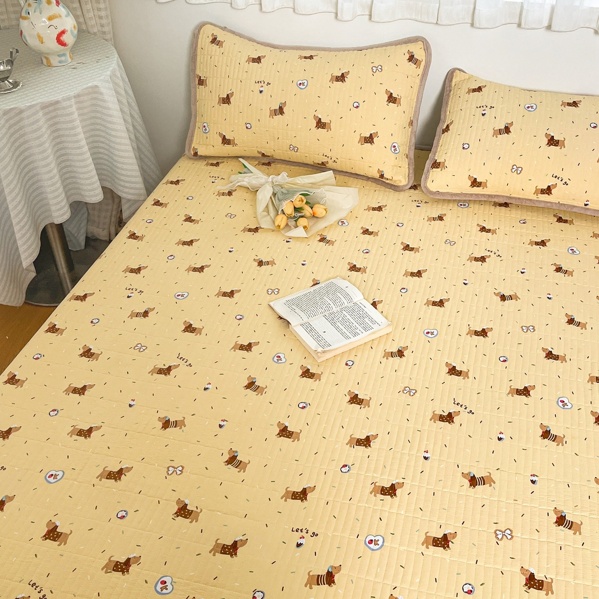 91家纺网 家纺一手货源 找家纺 瑞钰 2025新款A类双层纱印花夹棉床盖 欢天小狗