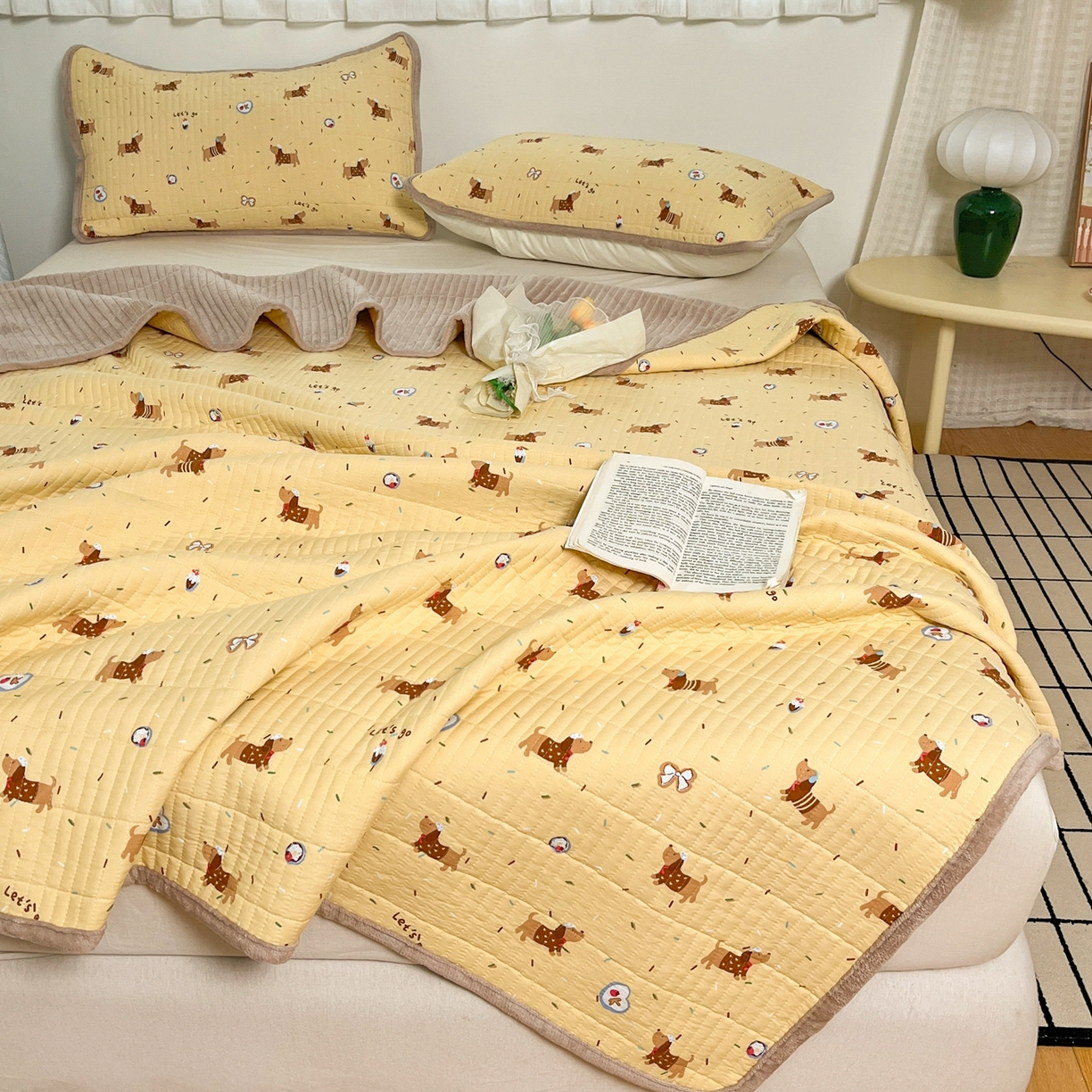 91家纺网 家纺一手货源 找家纺 瑞钰 2025新款A类双层纱印花夹棉床盖 欢天小狗