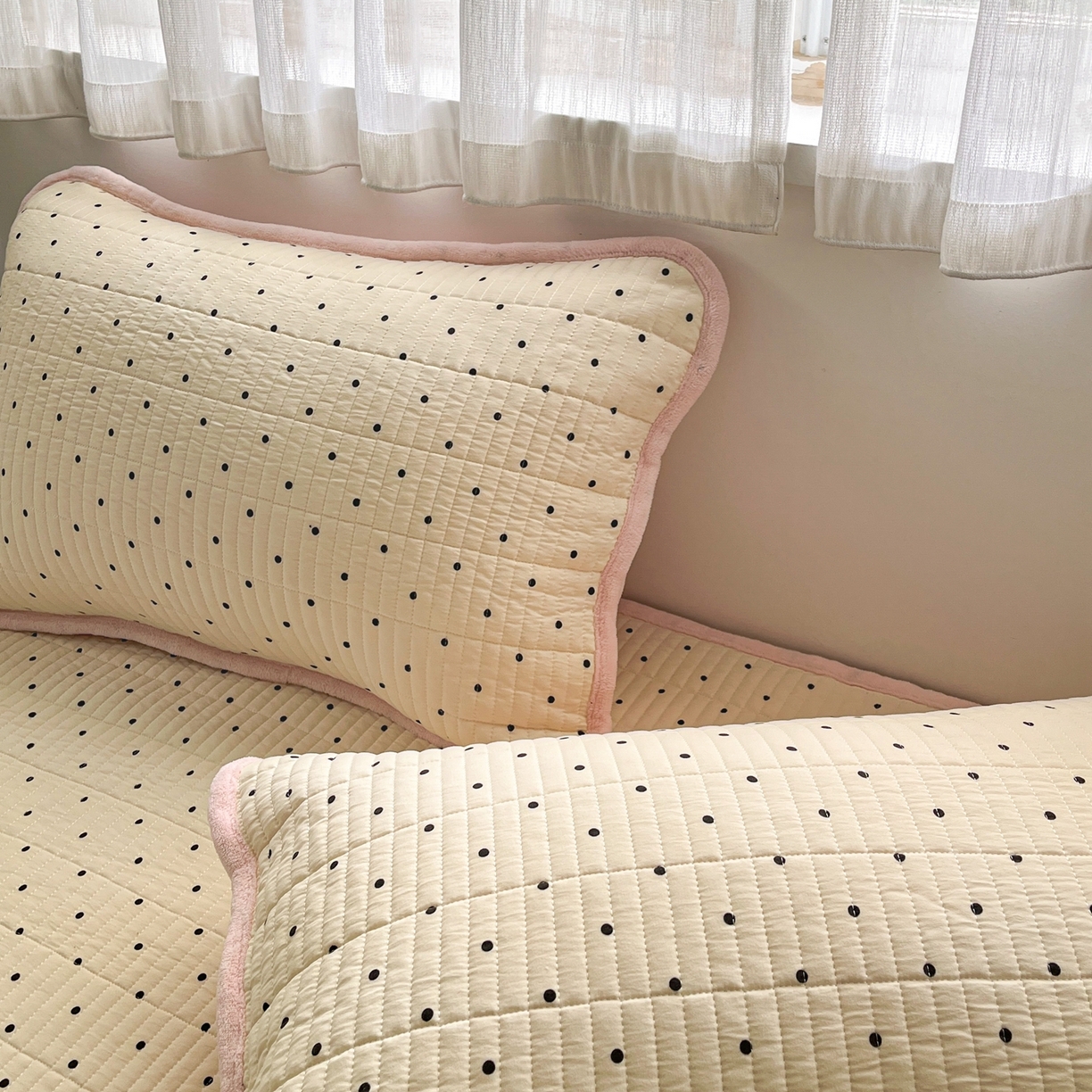 91家纺网 家纺一手货源 找家纺 瑞钰 2025新款A类双层纱印花夹棉床盖 奶球