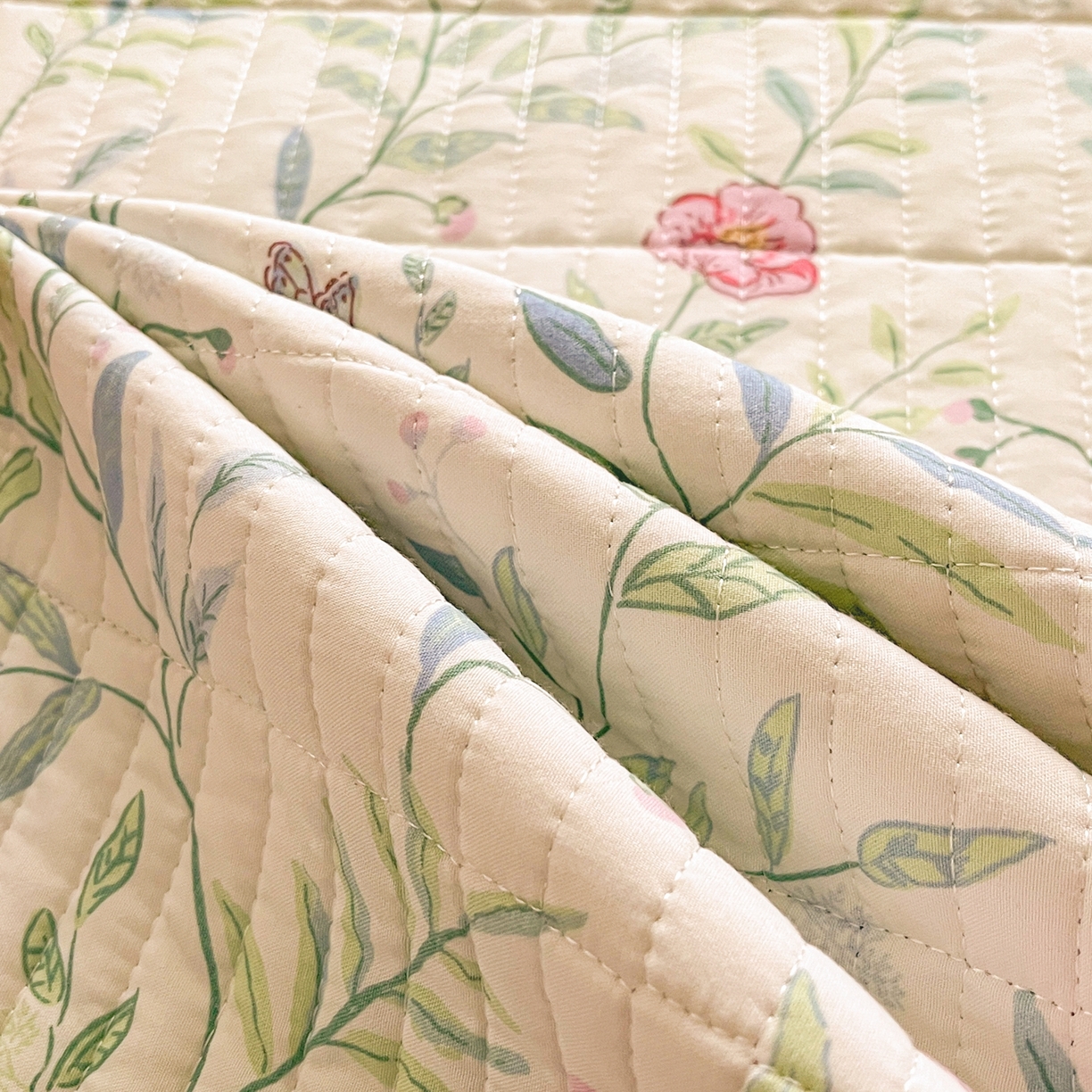 91家纺网 家纺一手货源 找家纺 瑞钰 2025新款A类双层纱印花夹棉床盖 普罗旺斯